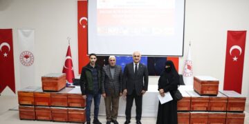 Muş'ta, 100 Arıcıya Bin Yeni Kovan Dağıtıldı! Muş’ta, 100 Arıcıya Bin Yeni Kovan Dağıtıldı!