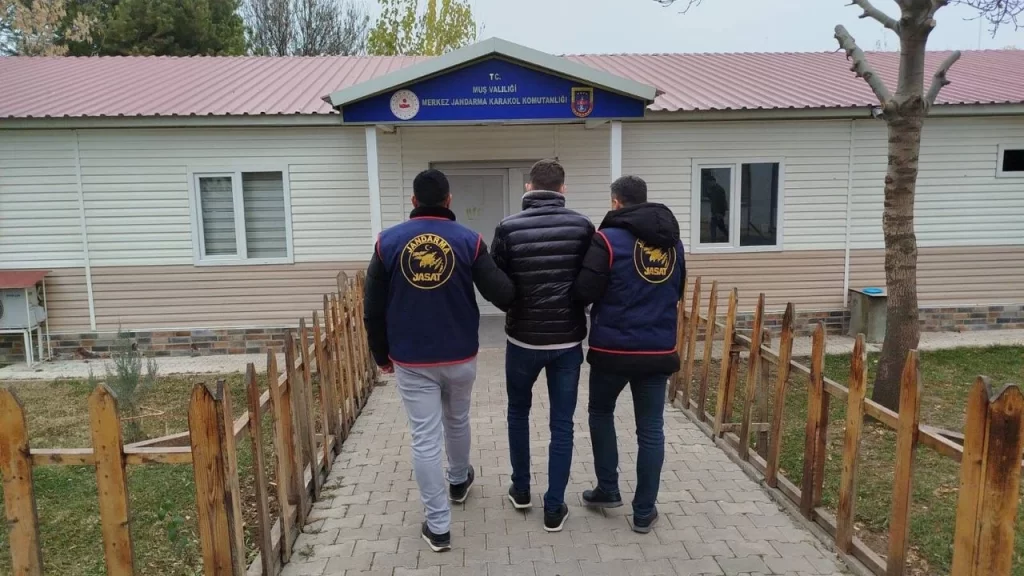 Muş'ta, Aranan Hırsızlık Hükümlüsü Yakalandı! musta aranan hirsizlik hukumlusu yakalandi habermeydan