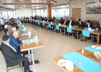Muş'ta 'Terörsüz Türkiye' Buluşması: Kanaat Önderlerinden Sürece Tam Destek Muş’ta ‘Terörsüz Türkiye’ Buluşması: Kanaat Önderlerinden Sürece Tam Destek