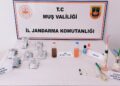 Muş'ta Uyuşturucuya Geçit Yok: 1 Tutuklama Muş’ta Uyuşturucuya Geçit Yok: 1 Tutuklama