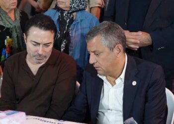 Özgür Özel’den Atilla Taş’a anlamlı taziye ziyareti Özgür Özel’den Atilla Taş’a anlamlı taziye ziyareti