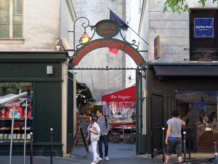 Paris'in en eski kapalı pazarı yangında kül oldu: Sokak lezzetlerinin merkeziydi Paris'in en eski kapalı pazarı yangında kül oldu.
