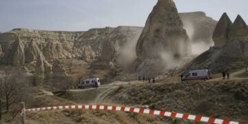 Kapadokya’da peribacası çöktü: Ölü ve yaralılar var