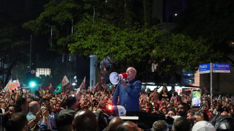Brezilya'da seçimi Lula da Silva kazandı Brezilya'da seçimi Lula da Silva kazandı.