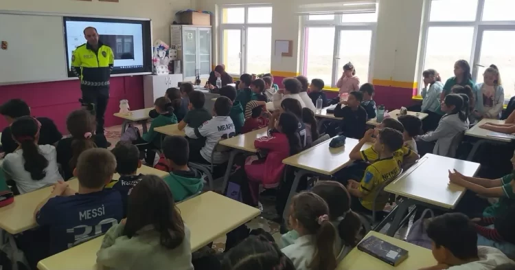 Sinop Türkeli'de, Minik Öğrencilere Hayat Kurtaran Trafik Eğitimi! sinop turkelide minik ogrencilere hayat kurtaran trafik egitimi habermeydan e1792421113631