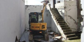 Sinop'ta, Kaleye Yapışık Binalar Yıkılıyor! Sinop’ta, Kaleye Yapışık Binalar Yıkılıyor!