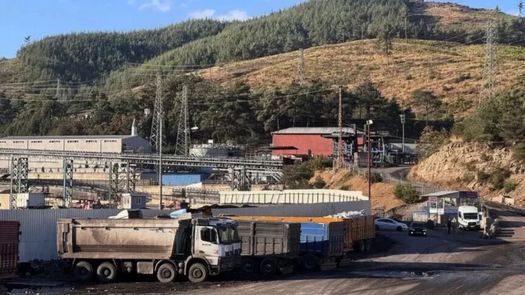 Soma'daki maden faciasında yeni gelişme: 9 yönetici gözaltında Soma'daki maden faciasında yeni gelişme...