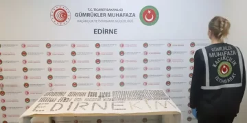 İpsala ve Kapıkule’de tarihi eser baskını: TIR’lardan 7 bin 160 parça çıktı İpsala ve Kapıkule’de tarihi eser baskını: TIR’lardan 7 bin 160 parça çıktı