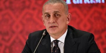 Koltuktan İnmedi, Eski Defterleri Açtı: TFF Başkanı Hacıosmanoğlu'ndan Sert Açıklamalar! Koltuktan İnmedi, Eski Defterleri Açtı: TFF Başkanı Hacıosmanoğlu’ndan Sert Açıklamalar!