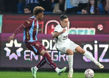 Trabzonspor, Beşiktaş Önünde 3 Puanı 2 Golle Aldı! Trabzonspor, Beşiktaş Önünde 3 Puanı 2 Golle Aldı!