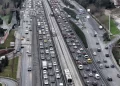 İstanbul'da haftanın ilk iş günü trafik yoğunluğu yüzde 69'a çıktı İstanbul’da haftanın ilk iş günü trafik yoğunluğu yüzde 69’a çıktı