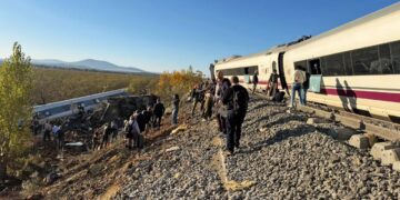 İspanya’da iki hızlı tren çarpıştı: 46 ölü, 150 yaralı İspanya’da iki hızlı tren çarpıştı: 46 ölü, 150 yaralı