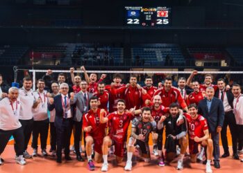 Ziraat Bankkart, Fenerbahçe'yi set vermeden geçti! Ziraat Bankkart, Fenerbahçe’yi set vermeden geçti!